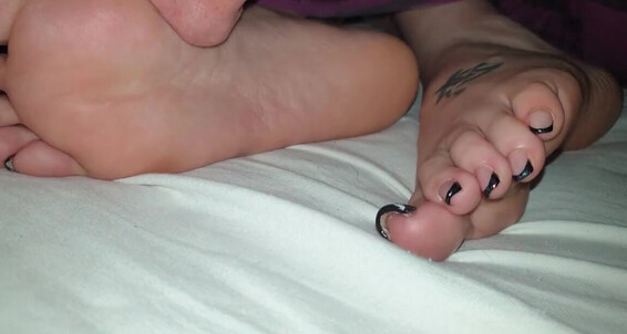 Cover Greatbritishfeet Aka Solecatcher Onlyfans He Accidentally Cums On Her Soft Soles As She In The Smell Of Her