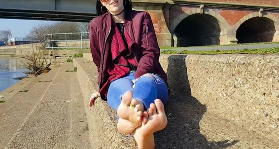 Greatbritishfeet - Onlyfans Aka Foot Content With Outdoors Tootsie In Public Uk Fetish Solecatcher Camilla