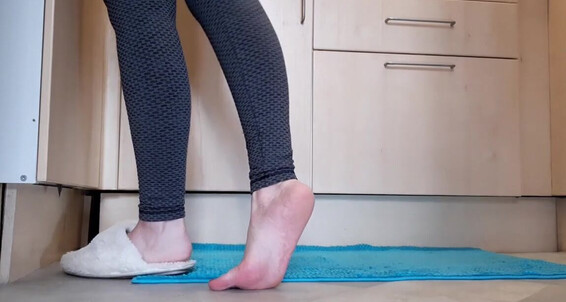 Greatbritishfeet, Video: Onlyfans Tight Watch Aka Leggings Slippers Milf At Cleaning Work And A In Solecatcher Cooking Greatbritishsoles3