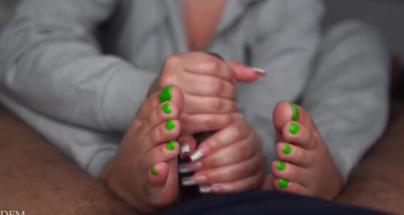 Cover Sweetiestoes Aka Yourfeetsweetie Onlyfans Green Toes 4K Foot Job Dallasfootmodelsent