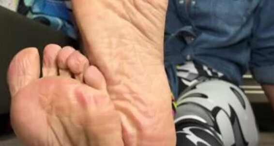 Deedeericanfeet - A Hard Request And Points Scrunching Onlyfans Toe For