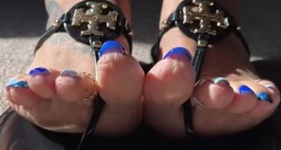 Deedeericanfeet - And New On Onlyfans My Pedi Sandals Clip Here Quick In Tory S These
