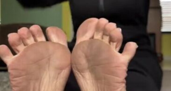 Cover Deedeericanfeet Onlyfans As Requested Dirty Soles4