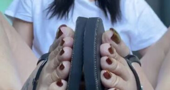 Cover Deedeericanfeet Onlyfans As Requested Fj In Flip Flop Tease