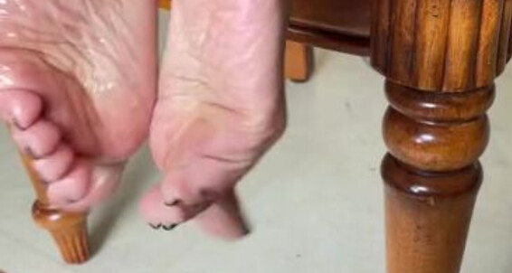 Deedeericanfeet - Oiled And Pose Onlyfans A As This View With One Bit In Not Uncomfortab Sole Requested Was