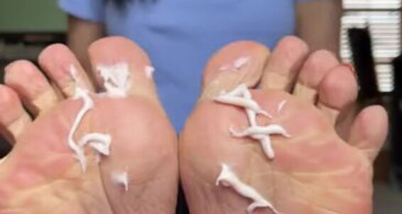 Cover Deedeericanfeet Onlyfans As Requested Lotion Time Wit My Old Pedi