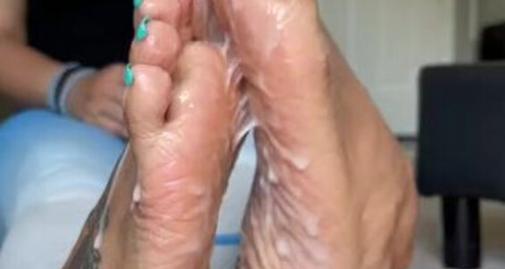 Cover Deedeericanfeet Onlyfans As Requested Mmmm It S A Very Sticky Situation