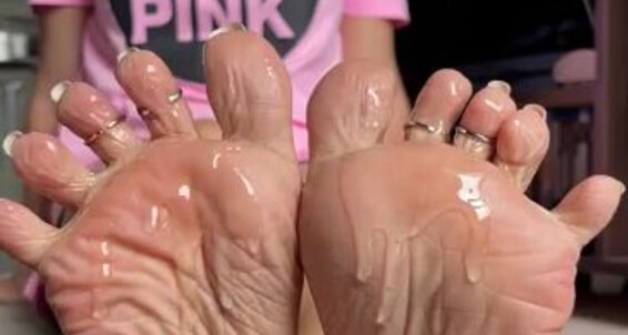 Deedeericanfeet - Oil And U Soles More Oily Onlyfans Toespreads As Just For Requested