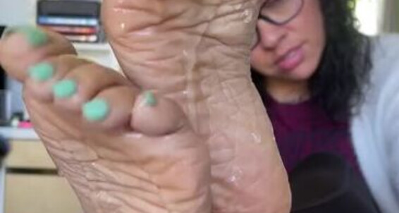 Deedeericanfeet - Sensual Soles Oily On Onlyfans Table As My Some Sexy Requested