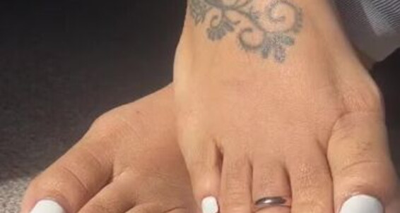 Deedeericanfeet - Onlyfans Old As White Pedi Sunkissed Toes Requested