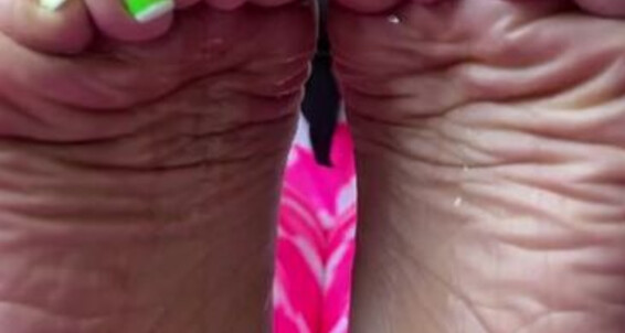 Cover Deedeericanfeet Onlyfans As Requested Today Wit New Pedi Woohoo Sexy Oily Soles