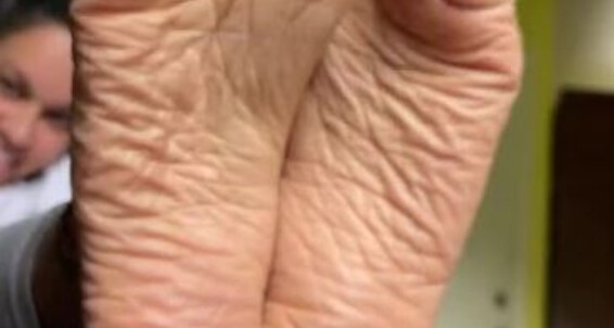 Cover Deedeericanfeet Onlyfans As Requested U A Loser Hehehe Hahah Stop Looking At My Soles