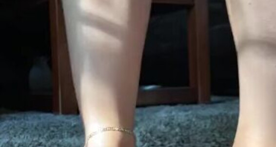Cover Deedeericanfeet Onlyfans As Requested Walking And Showing Side Views