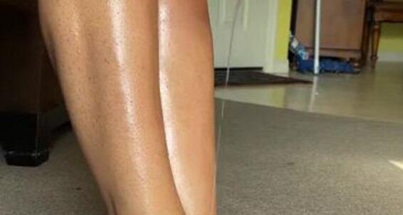 Cover Deedeericanfeet Onlyfans Gm As Requested Slicked Oily Legs And Toes N Flip Flops