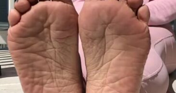 Deedeericanfeet - And Still Had Dirty Soles Onlyfans From Blue Content I When Gm Some Toes Slightly