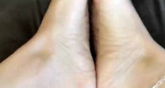 Cover Deedeericanfeet Onlyfans Gm Dears As Requested Dry Soles N Some Slapping Lol