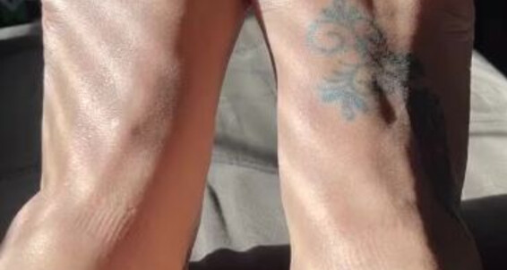 Deedeericanfeet - Pretty And The Sunlight Onlyfans So Sparkly This Pedi Is Gm Mani In