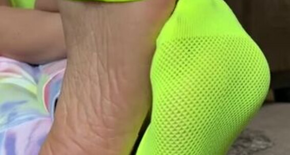 Cover Deedeericanfeet Onlyfans Here Is A Shorter Vid Of These Cute No Sho Socks I Recieved As A Gift So Thank U Honey U Kno Who