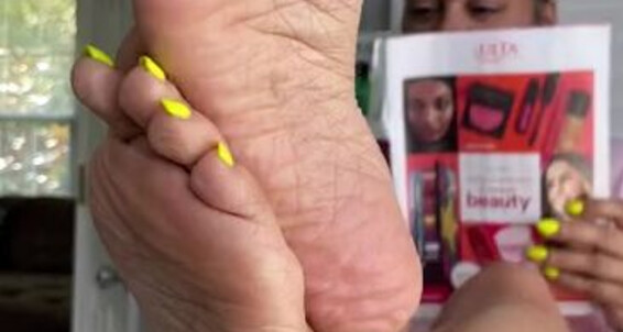Cover Deedeericanfeet Onlyfans Hmmmmm As Requested Sexy Dusty Propped Feet On My Table
