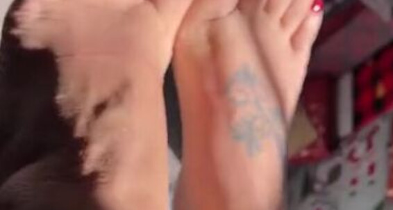 Deedeericanfeet - Merry It Very Also S Sunlight Onlyfans The In Pretty Christmas Toes