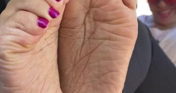 Deedeericanfeet - Up Onlyfans Feet This Vid Is Car Mmmmm Sexy Finally