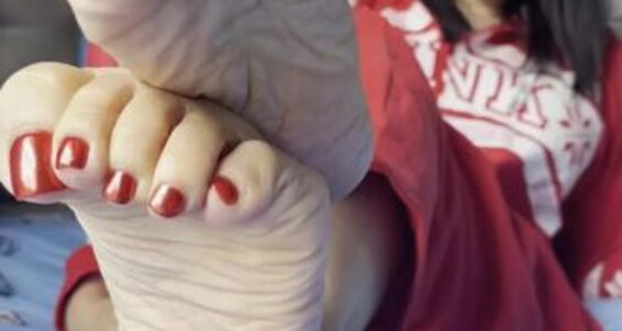 Cover Deedeericanfeet Onlyfans My Wonderful Ppl Hru I M Posting Another Vid Soon I Need Feedback Thank