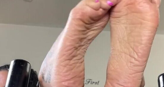 Deedeericanfeet - Min Shiny Soles Onlyfans Wrinkly Too View This My Lights 6 Pro In Wit Interesting
