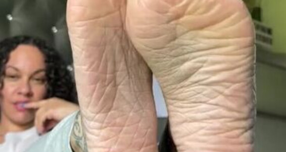 Deedeericanfeet - Love My Up Wrinkled Deep Propped T Who Onlyfans Soles Doesn