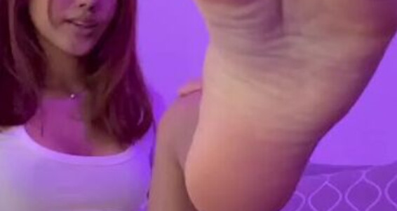 Cover Hannah Robins Aka Hanna Hcri Onlyfans It S Raining Outside Let S Stay At Home While I Worship My Feet For U Hope You Cum For Me Thank Om