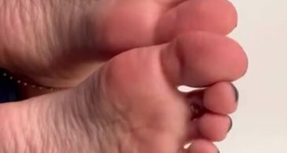Cover Hannah Robins Aka Hanna Hcri Onlyfans My Soles Are Ready To Be Licked And Kissed My Toes Are Ready To Be Sucked So Get To It Foot Lover
