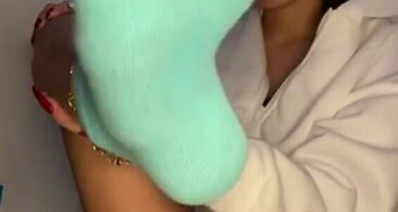 Cover Hannah Robins Aka Hanna Hcri Onlyfans Smelling My Feet After A Long Day Shopping They Were Smelly But Tastyy Take A Sniff You Can Hea
