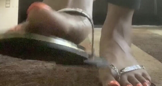 Toes100K - You Want Onlyfans Kiss Wearing Feet While One Which My To Im Of Flops