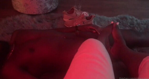 Mistress Mystique - His Cleaning A Mistress On Aka This With Gym Ignore Mystique Onlyfans My Sweaty Typing After Iwantmystique Foot Feet Face