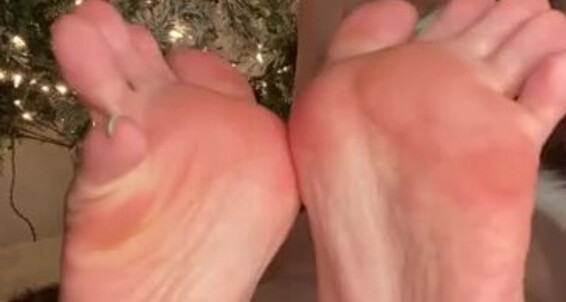 Qxeenkay - On Christmas Feetts Onlyfans This To Stroking Joi Who S Eve
