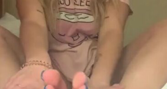 Cover Nika Venom Aka Thenikavenom Onlyfans Squeaky Clean Baby Soft Pink Soles Watch As I Wrinkle Flex And Scrunch My Toes I Love Giving
