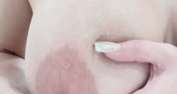 Cover Nika Venom Aka Thenikavenom Onlyfans This May Not Be Сексуальный Но Im Topless And It S Funny Enjoy The Struggle Of Me Trying To Remove T0