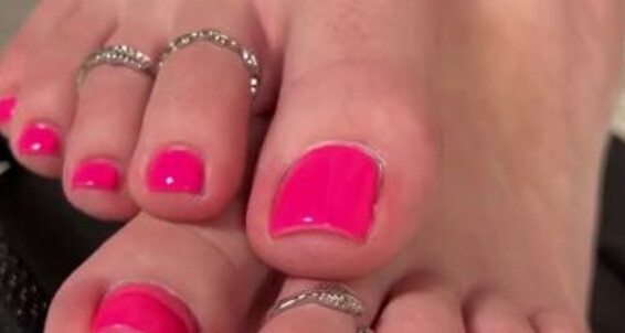 Cover Tinsleyteaser Onlyfans Closeup Toes And Soles Tease 7 Mins Watch Me Remove My Flipflops And Take A Good Close Look N