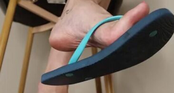 Cover Tinsleyteaser Onlyfans I Wanna Make You Stroke Your Cock To The Rhythm Of Me Dangling My Flip Flops Wsn