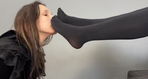 Goddess Kira - Femgoddesskira Onlyfans 01 Feet My 24 Kissing Tenderly Video 2025