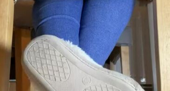 Goddess Suzie - Goddesssuzie26 Play Your While Am Money I Happily With Shopping Onlyfans Table Under The Slipper