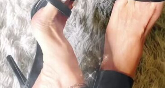 Goddesspersia71 - Onlyfans Sexyfeet47 Thursday Happy