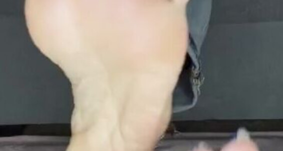 Goddesspersia71 - Onlyfans Sexyfeet47 Listening Let See Who S