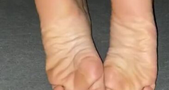 Goddesspersia71 - Sexyfeet47 Happyfriday Made You Weaker Morning Onlyfans
