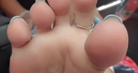 Babylumpstoes420 - I Though A Was Fun Lot Friday 5 Parking In Little Onlyfans My Waiting Doctor Office Feet Foot Its Babe