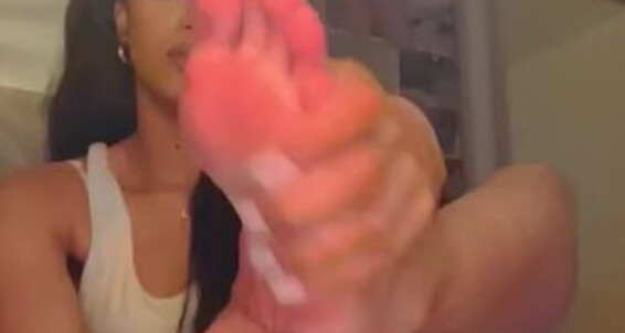 Fleek Feet - A Sole Aka Fleek Herfeetonfleek Onlyfans Promised Cute As Video Feet