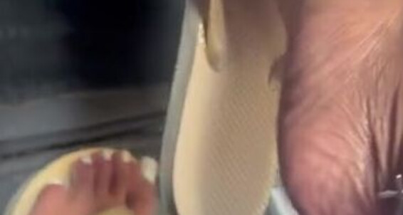 Fleek Feet - Fleek Dangle Onlyfans Aka Herfeetonfleek Feet Time