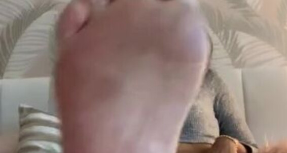 Fleek Feet - Fleek Onlyfans Aka Herfeetonfleek Morning Feet