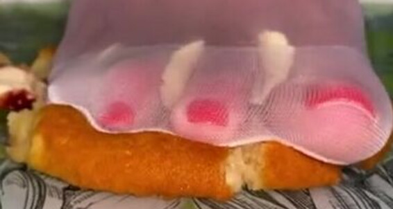 Lorraine Edwards - Edwards Lorraine Aka Lorraineedwards91 With Onlyfans Crushing Cake Nylons