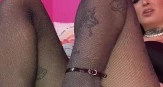 Tokyoinkft - Miei Piedini 2024 Tutti Insieme Onlyfans Nuovo Buon I Me Anno Un E Inizia A