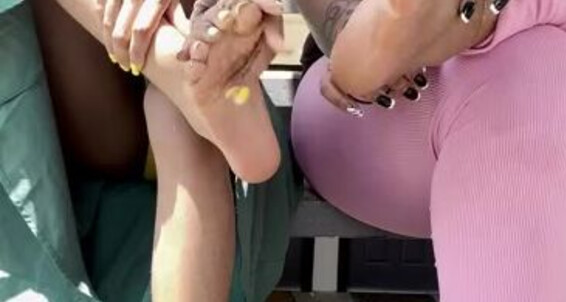 Zafeetllc - Outside Cookieebabi And I Our Chatting Onlyfans Chit Wiggling Toes